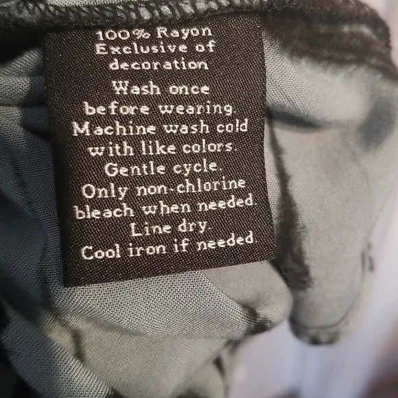 Rock & Republic Long Sleeve 100% Rayon Top. Lace up chest. Size Small - Picture 5 of 7